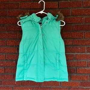 Mint Green Puffer Vest from The Gap Size Small